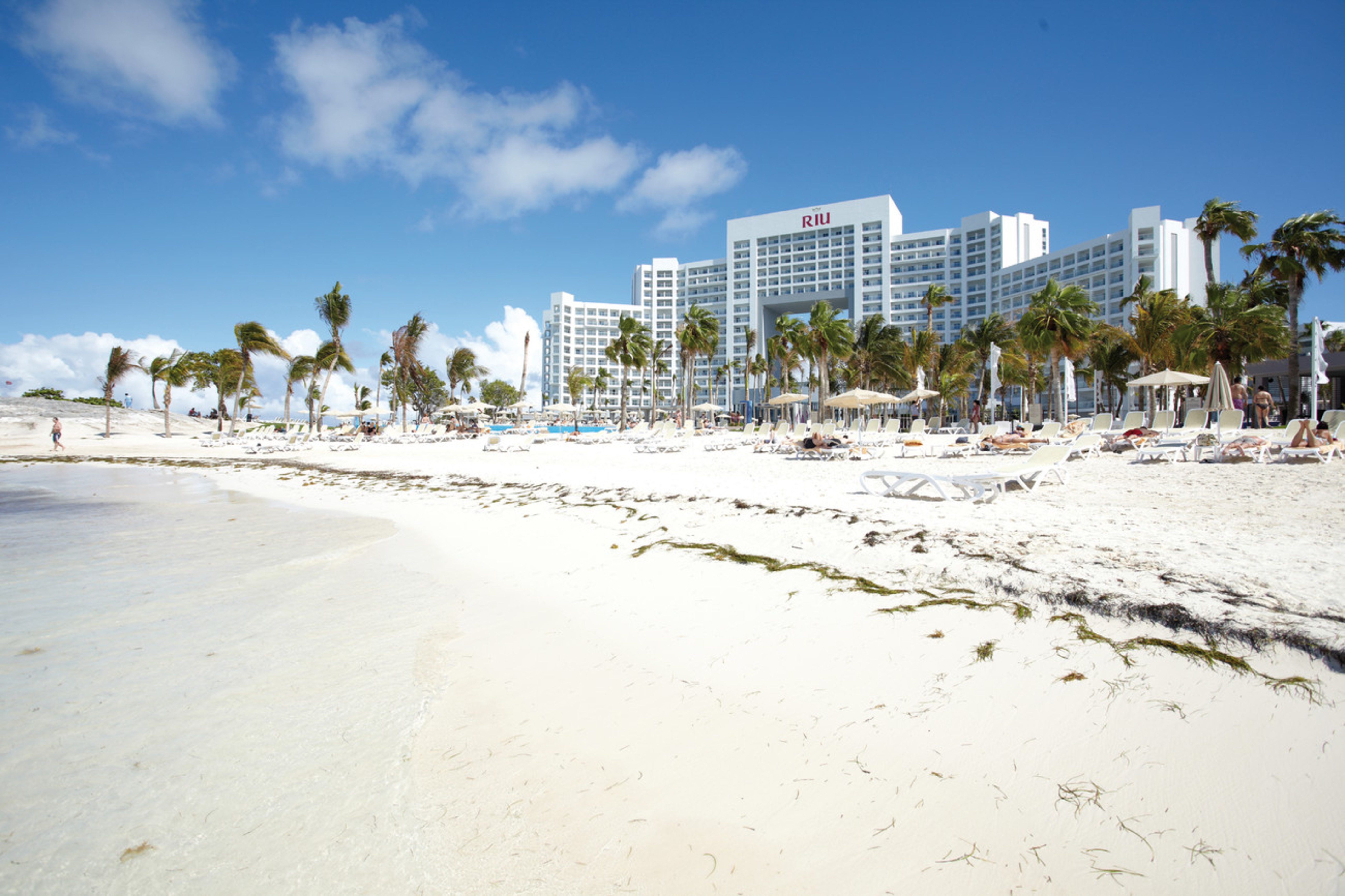 Enjoy everything Cancún has to offer at the Hotel Riu Palace Peninsula