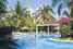 Piscinas y jardines