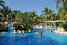 Piscinas y jardines