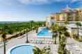 Piscinas y jardines