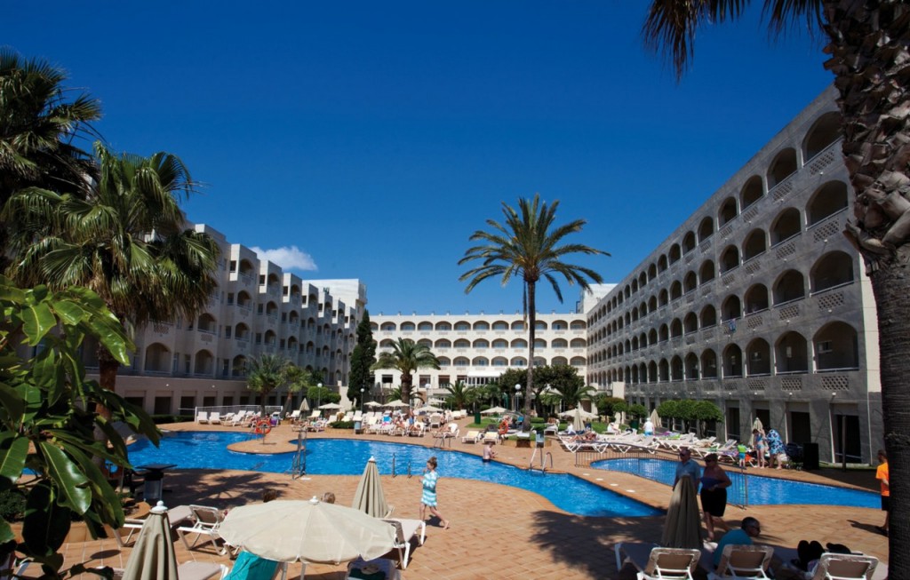 Riu Costa Lago outdoor pool 