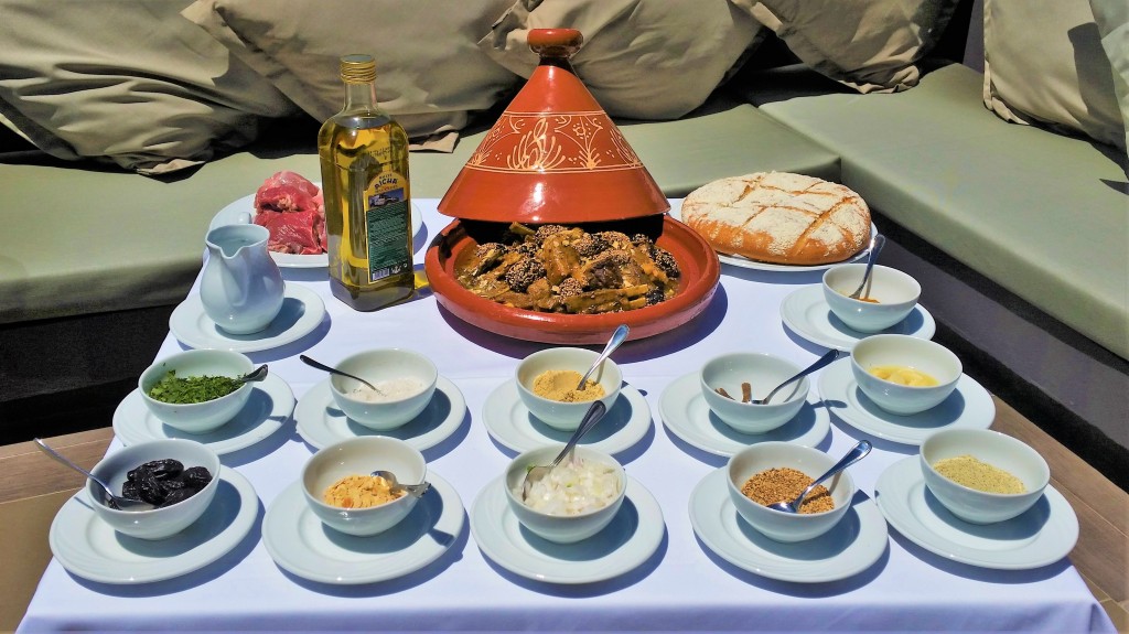 Tajine de cordero con ciruelas y almendras