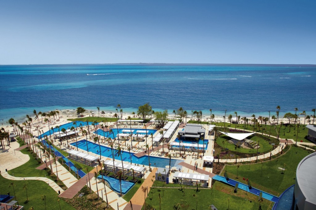 Riu Palace Peninsula offer five pools