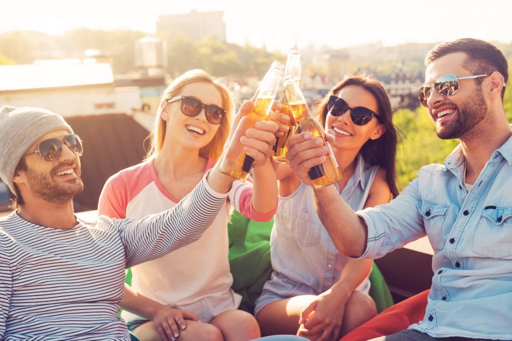 La cerveza sabe mejor si la compartes con amigos