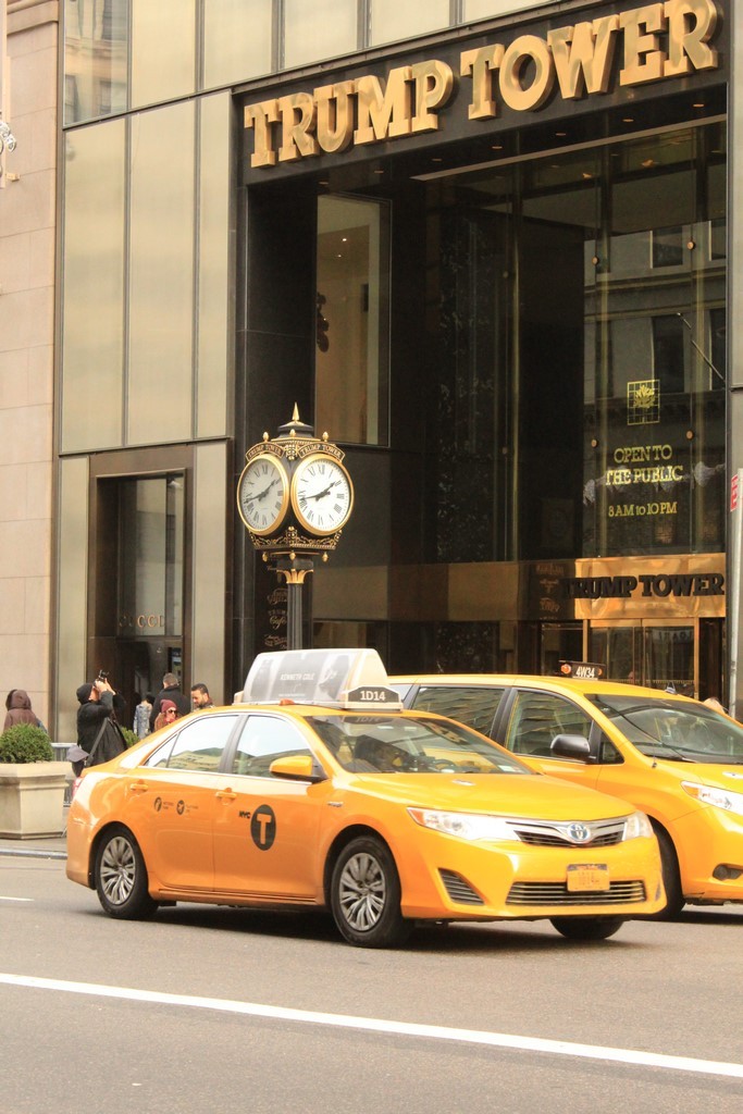 foto-9-trump-tower-mit-taxi-copiar