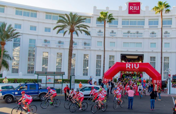 Sponsorship of the RIU TEAM cyclists