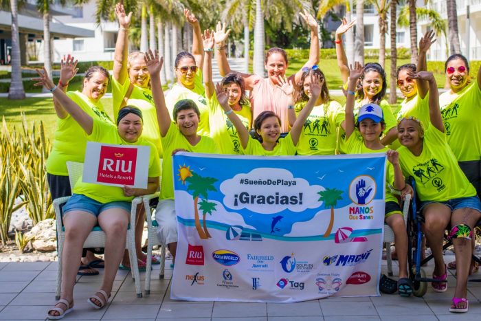 A group of children at risk of exclusion in Mexico stay at a RIU hotel, in conjunction with Manos que Sanan