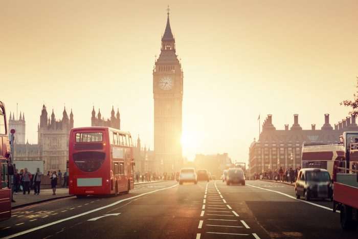 Sonnenuntergang hinter dem Big Ben, einem der Wahrzeichen Londons