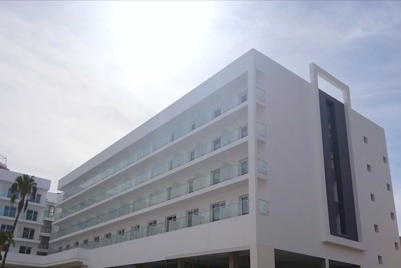 Außenbereiche des neuen Hotel Riu Playa Park, das im April 2019 von Luis Riu eingeweiht wird