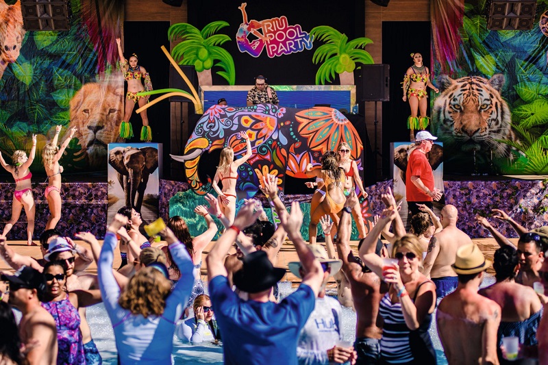 La Riu Pool Party se inspira en la gran pasión de Luis Riu por la música y por ejercer de DJ en su tiempo libre