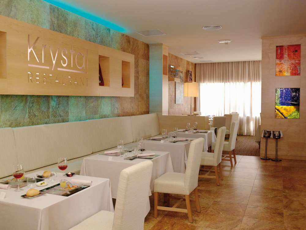 Im Hotelrestaurant Krystal können Sie köstliche Gerichte probieren