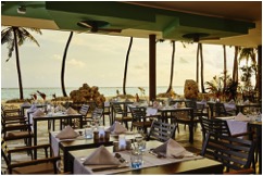 El restaurante principal del Riu Palace Maldivas tiene una terraza espectacular