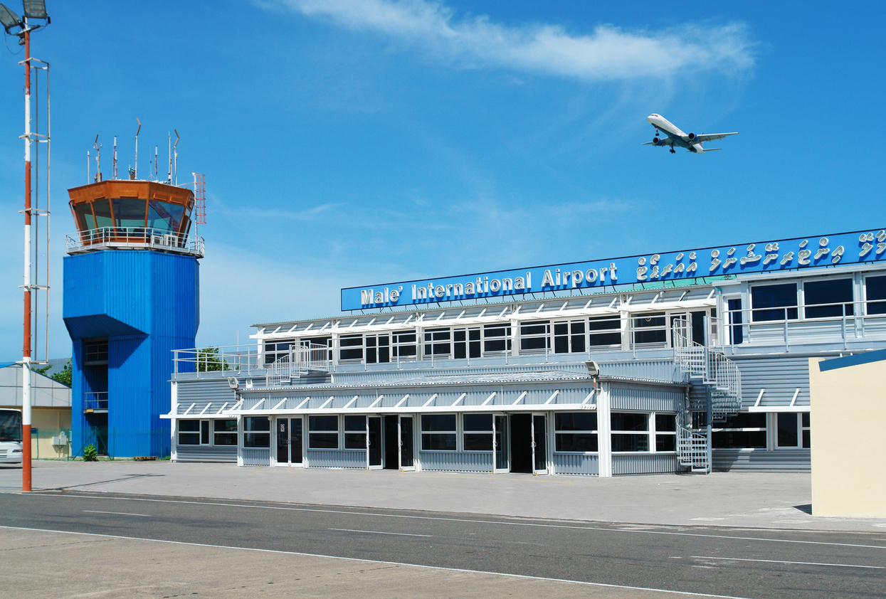 Der Flughafen in Malé ist klein, es gibt nur 10 Flugsteige