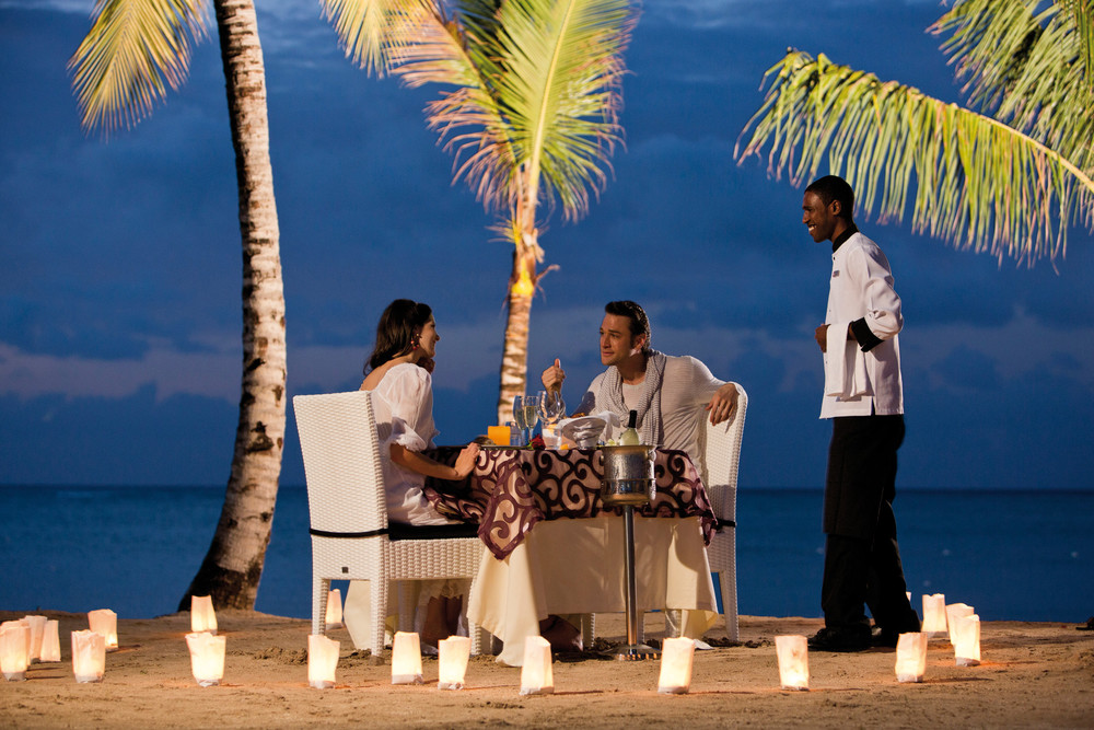 Some of the hotels in the Caribbean offer dinner on the beach