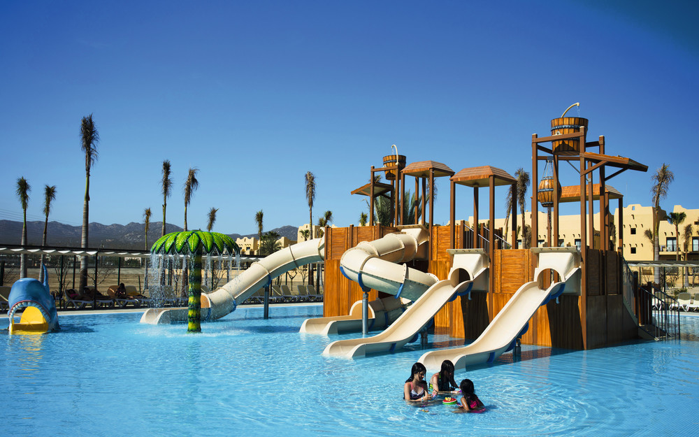 Las piscinas para niños de los hoteles RIU están muy bien ambientadas para la diversión