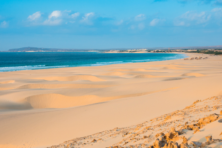 La isla de Boa Vista se caracteriza por sus playas de arena blanca