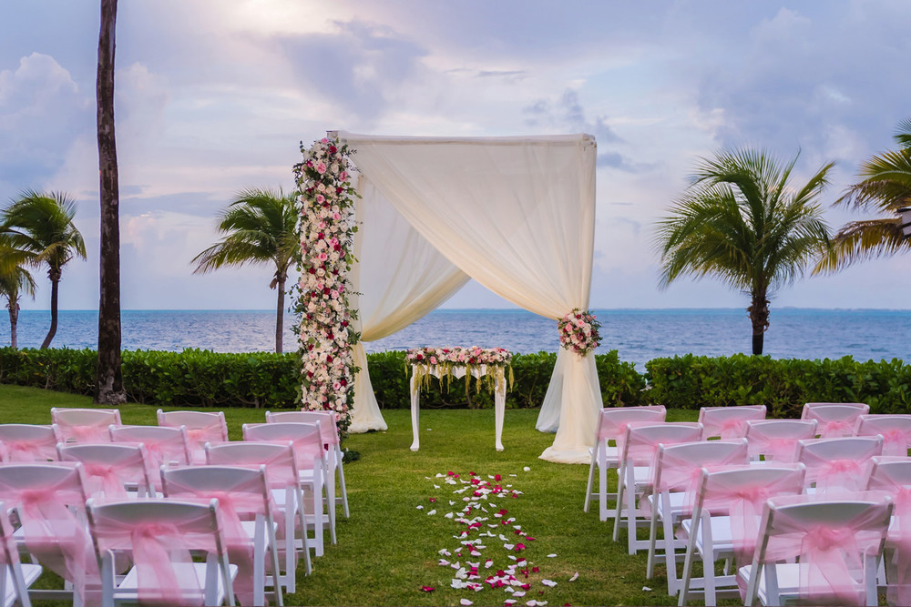 Organize your wedding at the Riu Palace Peninsula hotel