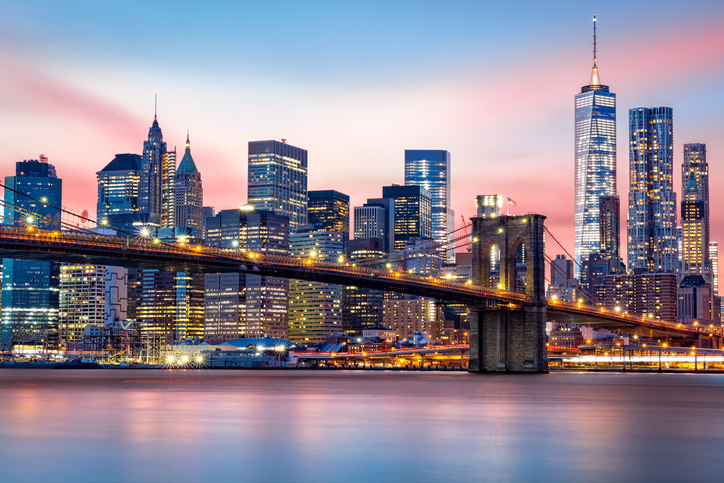 One of the best panoramic views of the city can be seen from the Brooklyn Bridge at night