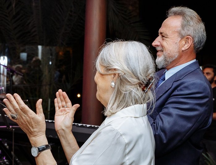 Carmen y Luis Riu aplauden en la fiesta de reapertura del Hotel Riu Palace Oasis