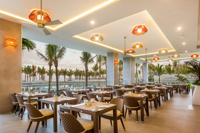 Clients can now enjoy the "El Malecón" buffet restaurant.