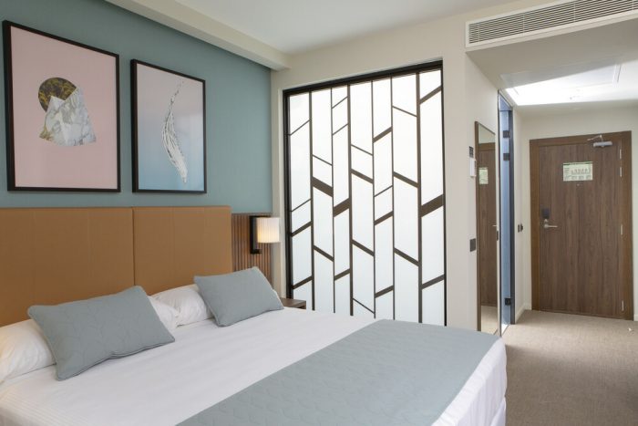 Die Zimmer des Hotels Riu Plaza España sind im Vintage-Stil dekoriert