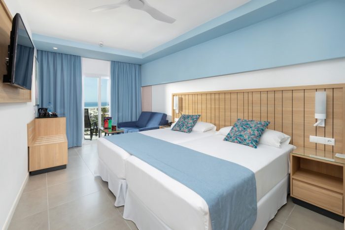 The new rooms boast a refined style thanks to the wooden and bluish tones
