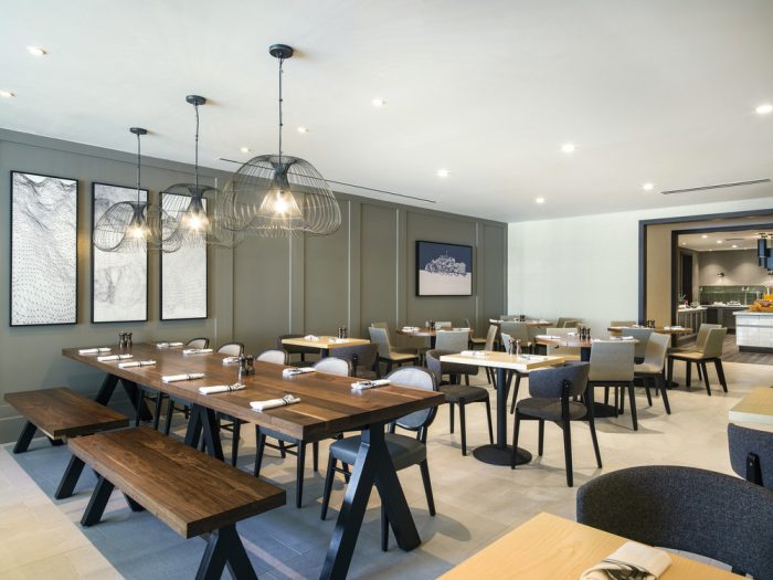 The Riu Plaza Fisherman’s Wharf hotel features a bar/restaurant