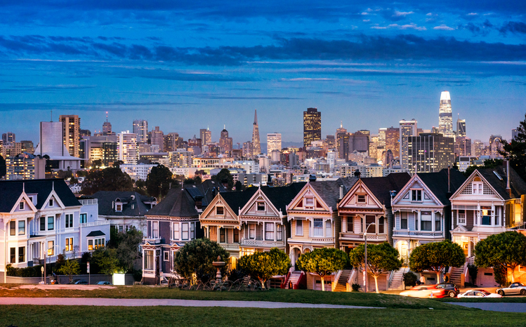 Take a stroll around the neighbourhood of the famous Painted Ladies houses with RIU