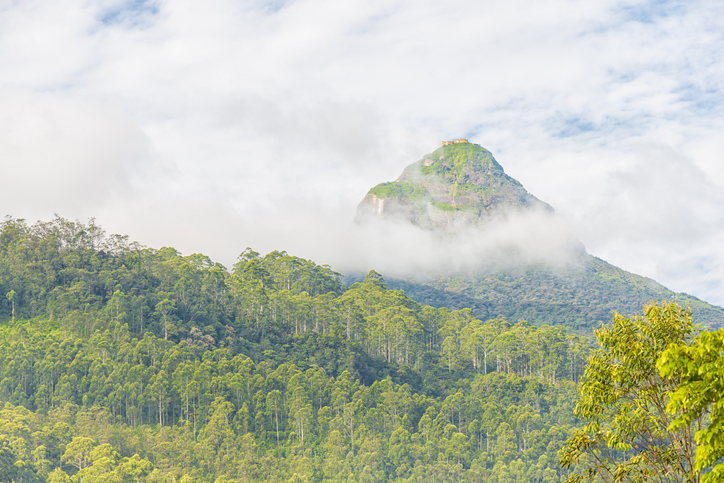 Para los más aventureros RIU recomienda la visita a la montaña  Adam’s Peak