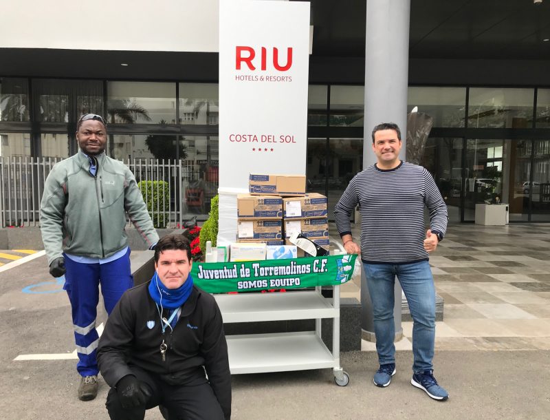 Donation of disinfectants and supplies by the staff of the Riu Costa del Sol hotel in Torremolinos