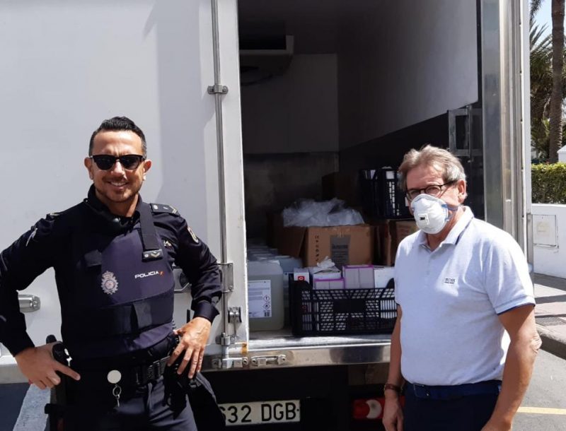 Delivery of disinfectants and personal protection supplies to the Gran Canaria National Police from the Riu Palace Maspalomas hotel