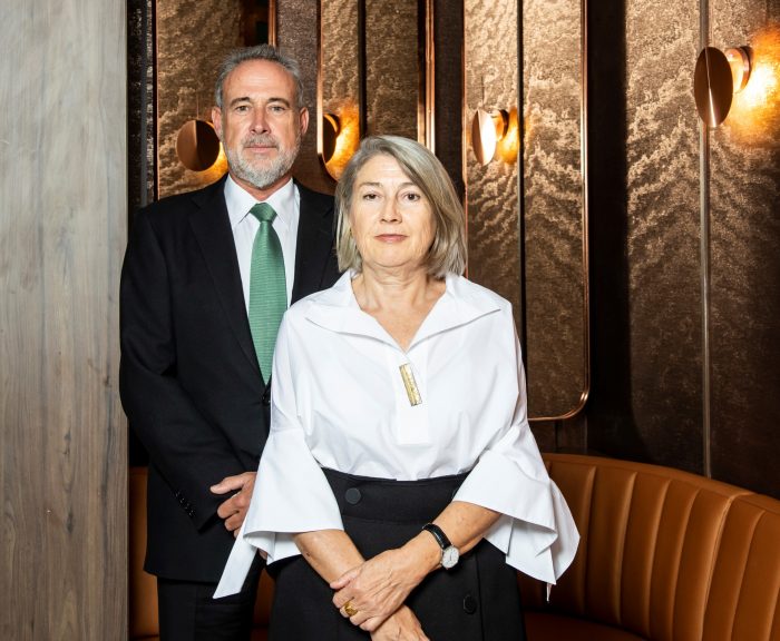 Carmen y Luis Riu comunican a sus empleados la reapertura del hotel Riu Plaza Berlin.