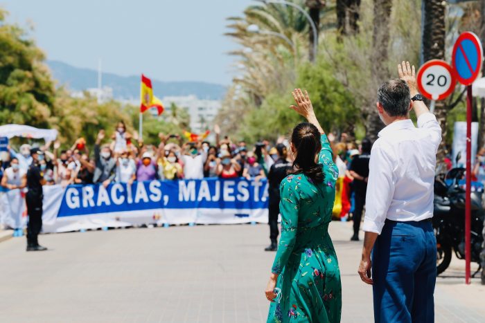 Saludo de los Reyes a su llegada a Mallorca en su visita en junio de 2020