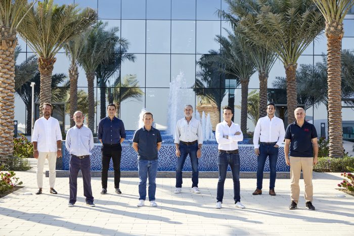 Luis Riu, con su equipo de Operaciones en el nuevo Hotel Riu Dubai