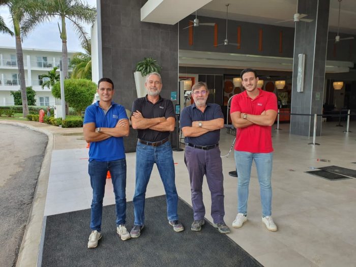 Luis Riu, CEO of RIU Hotels & Resorts, with his sons Luis and Roberto, as well as the head of RIU Operations in Jamaica, Alejandro Sánchez