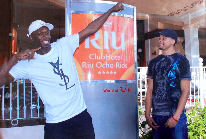 El atleta Usain Bolt en una visita al hotel Riu Ocho Rios en 2009