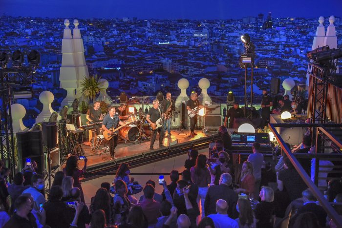 The legendary group Hombres G on the 360 terrace at the Riu Plaza España.