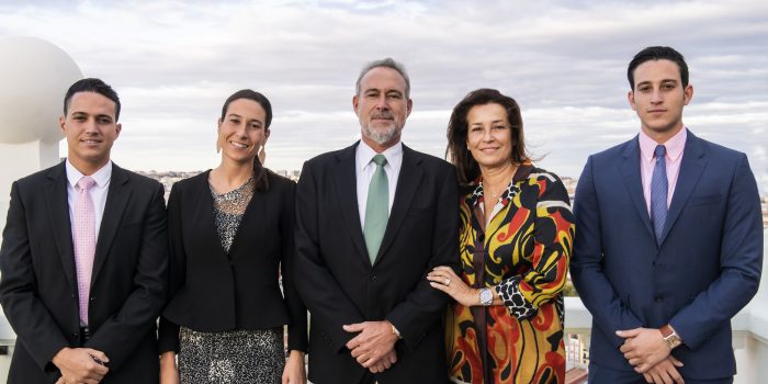 Luis Riu, in the middle, with his wife, Isabel, and his children Luis, Naomi and Roberto Riu, at the opening of the Riu Plaza España