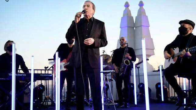 Actuación de José Luis Perales en el Riu Plaza España en los Grammy Latinos en noviembre de 2020
