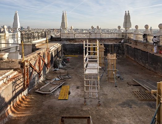 Obras en la planta 26 para la construcción de la terraza del Riu Plaza España