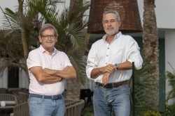 Luis Riu, CEO of Riu Hotels & Resorts, and Félix Casado, director of the Atlantic Zone of the chain.