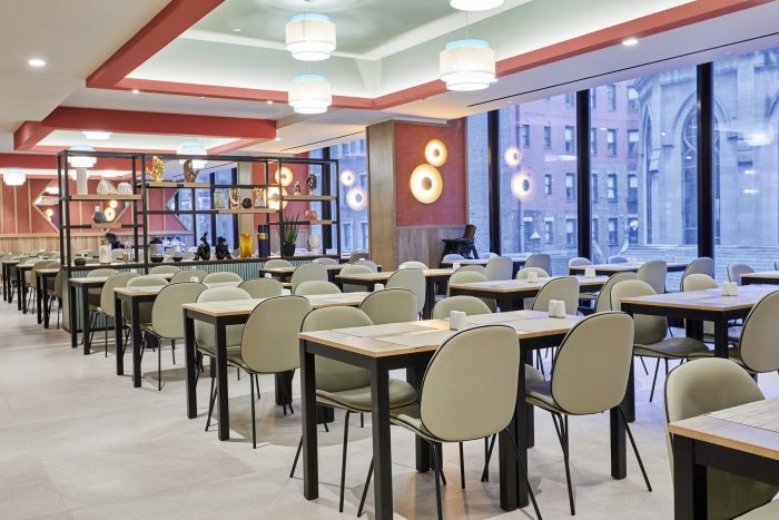 The guests at the Riu Plaza Manhattan Times Square can enjoy an American breakfast in the hotel restaurant