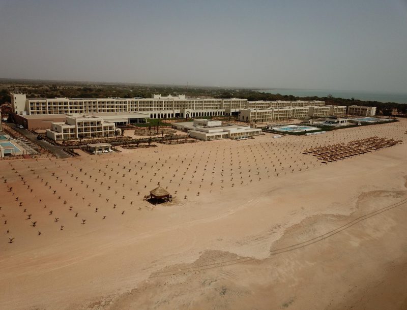 Gesamtansicht der im Bau befindlichen Einrichtungen des Hotels Riu Baobab im Senegal