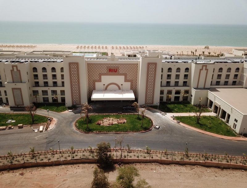 Fachada principal del Hotel Riu Baobab en Senegal