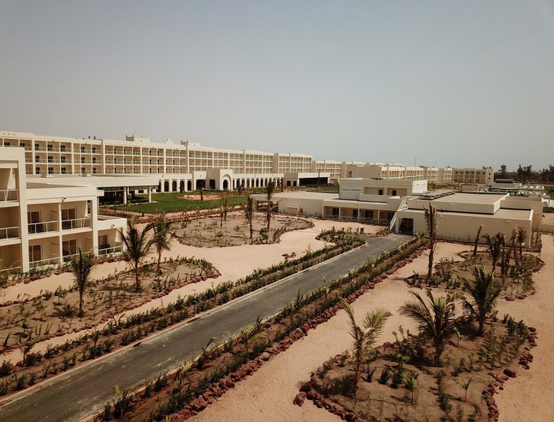 Gartenbereich des Hotels Riu Baobab im Senegal während der Bauarbeiten