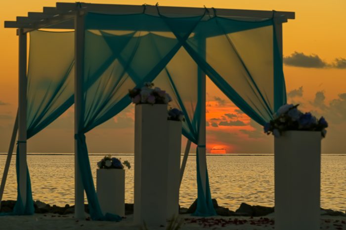 Sunset wedding with RIU in Maldives