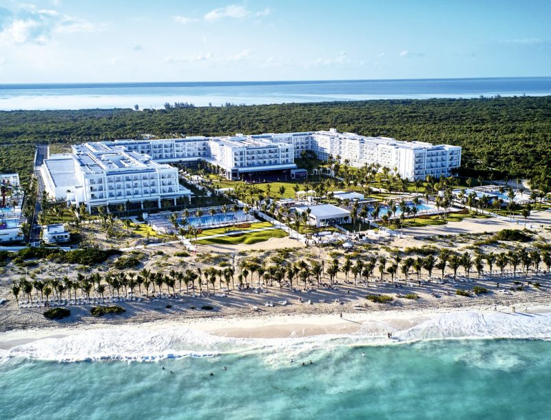 Vista aérea desde el mar del Hotel Riu Dunamar en Costa Mujeres, Cancún, en México