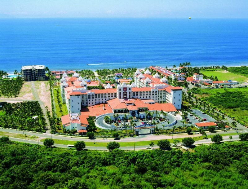 Vista exterior del Hotel Riu Jalisco, primer hotel de RIU en la costa del Pacífico en México, en sus inicios en 2002.