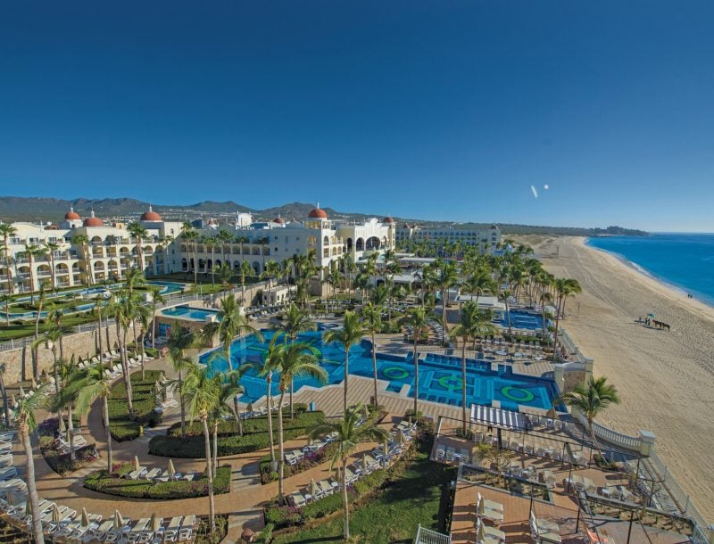 Vista general del hotel Riu Palace Cabo San Lucas en Los Cabos, México