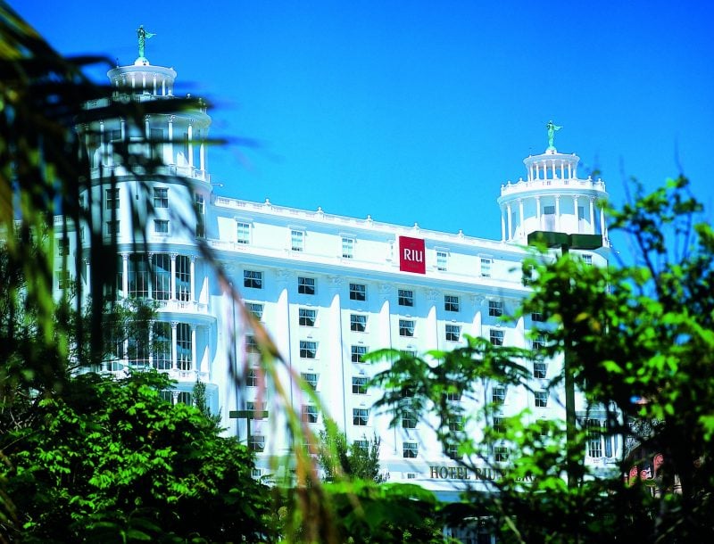 Outside view of the Hotel Riu Palace Las Americas in the Cancún hotel district in Mexico, at the very beginning in 2004